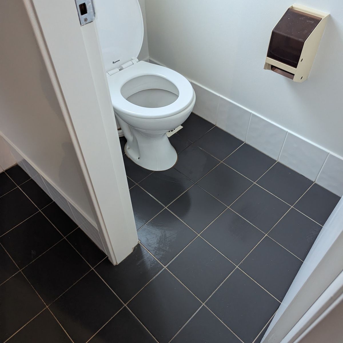 Kitchen, bathroom or living area cleaned by Royal Home Cleaning, photo 27